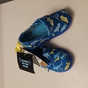 NWT- TOMS glow in the dark shoes (toddler size 6)